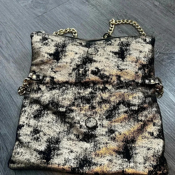 Kelly Wynne Black & Gold Fold-Over Bag - Picture 4 of 15